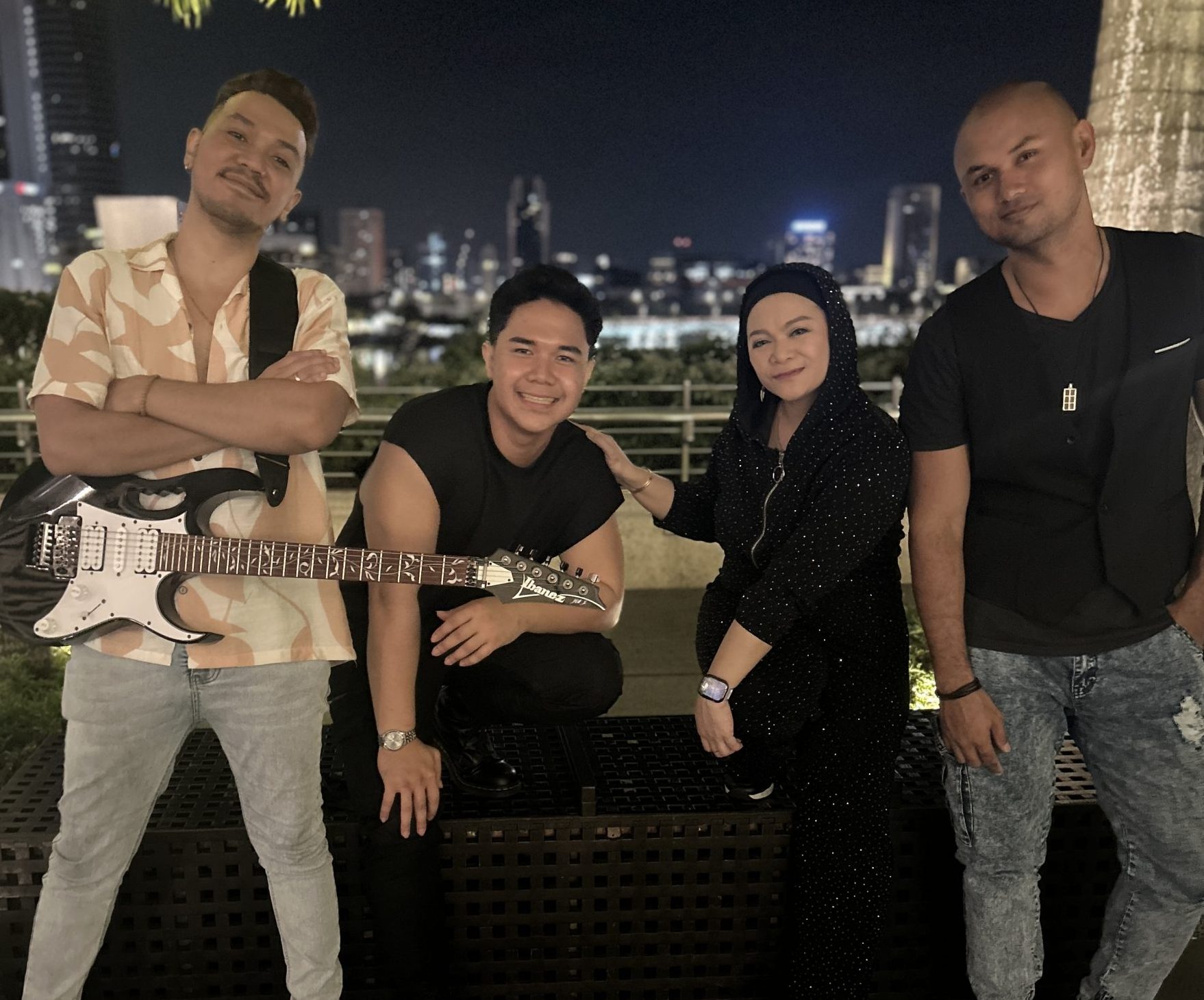Sunday 8.15pm-11pm Nana & TNT